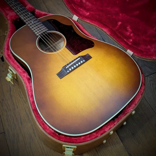 Gibson J-45 50s Faded, Finished in Faded Sunburst